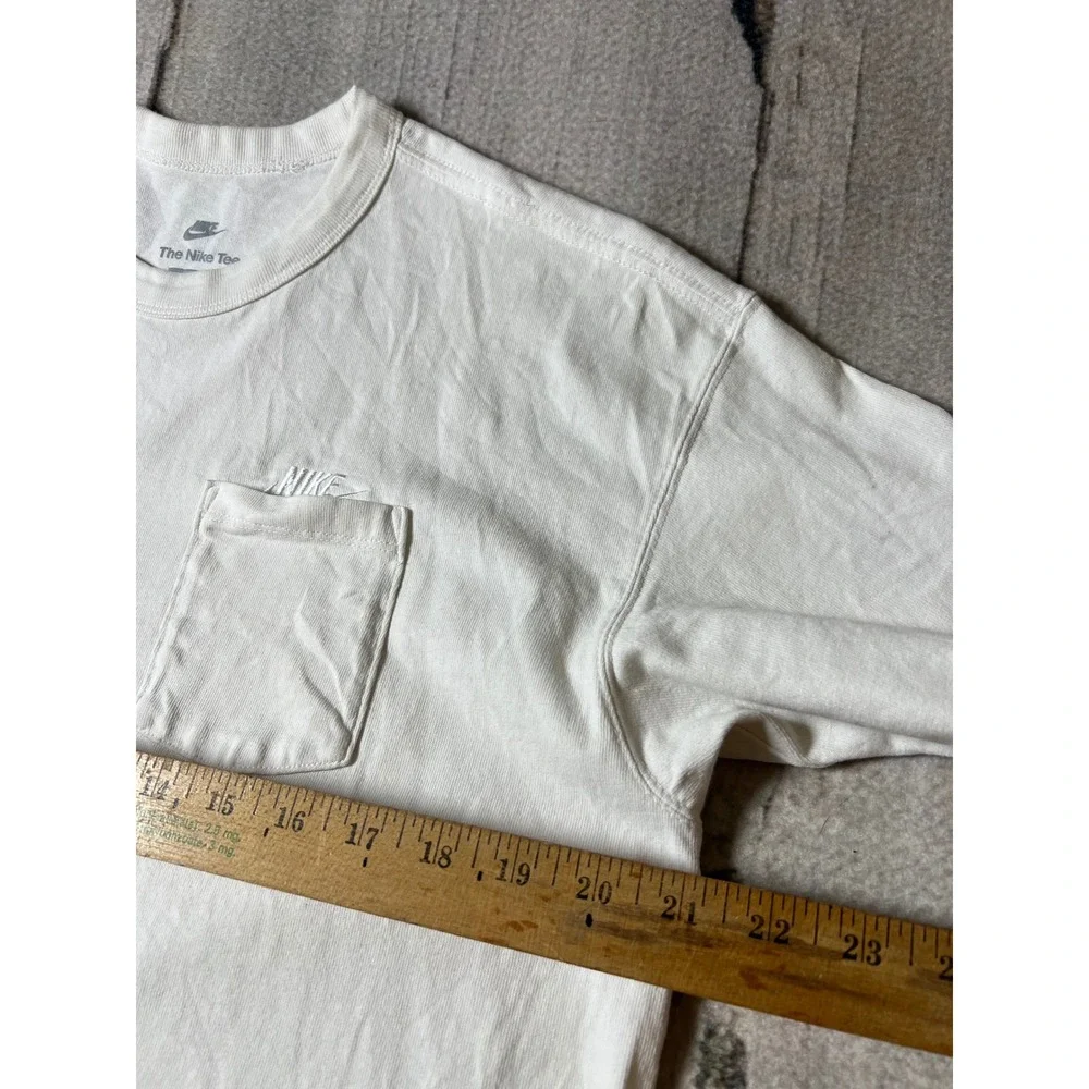 Nike Pocket T-Shirt Mens Medium White Loose Fit Minimalist Streetwear Tee